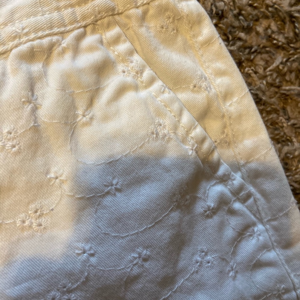 White Flower Pattern Shorts - Picture 3 of 3